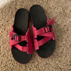 Chaco adjustable slide ons.